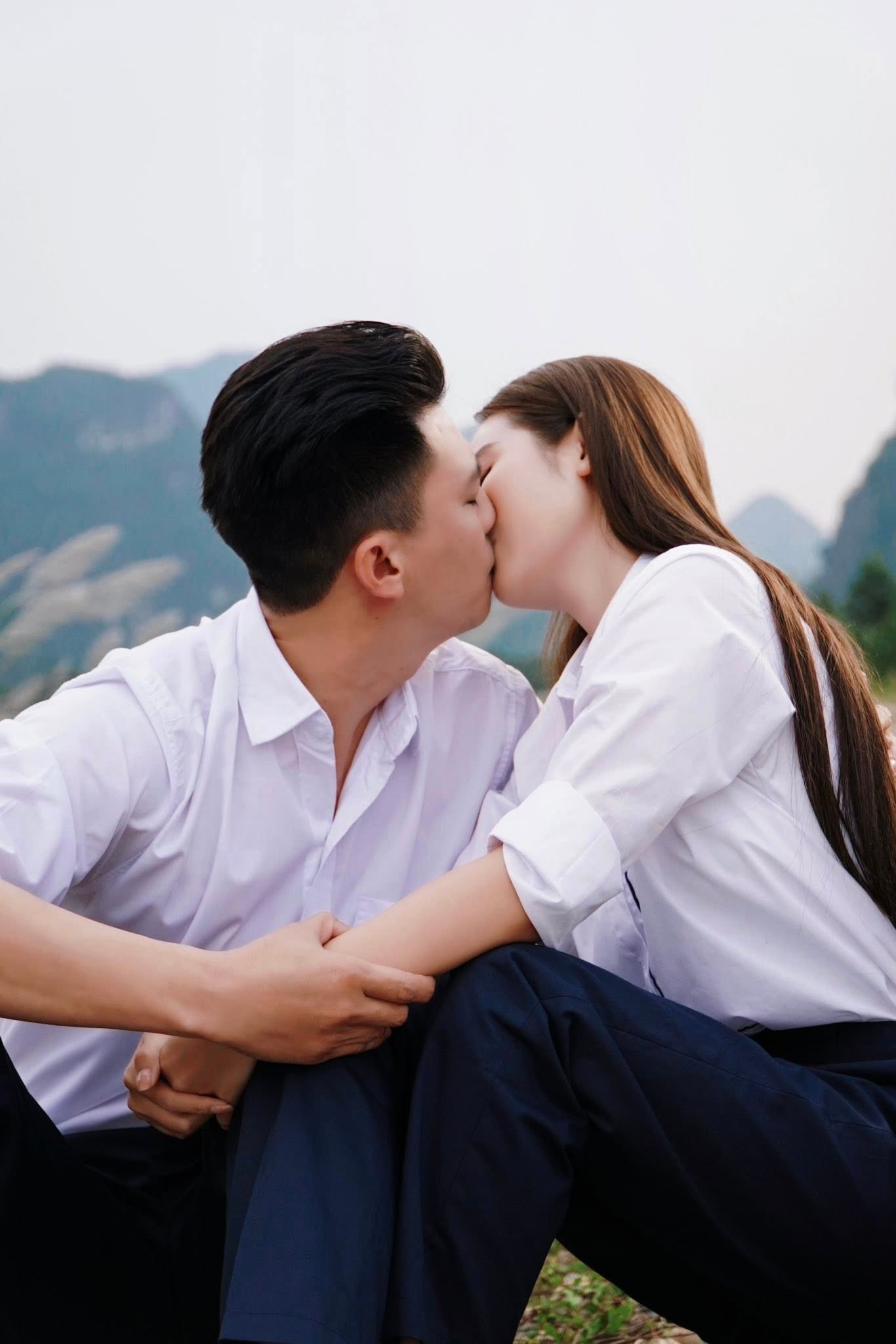 Phía sau cảnh hôn của Huyền Lizzie và Hà Việt Dũng- Ảnh 1.