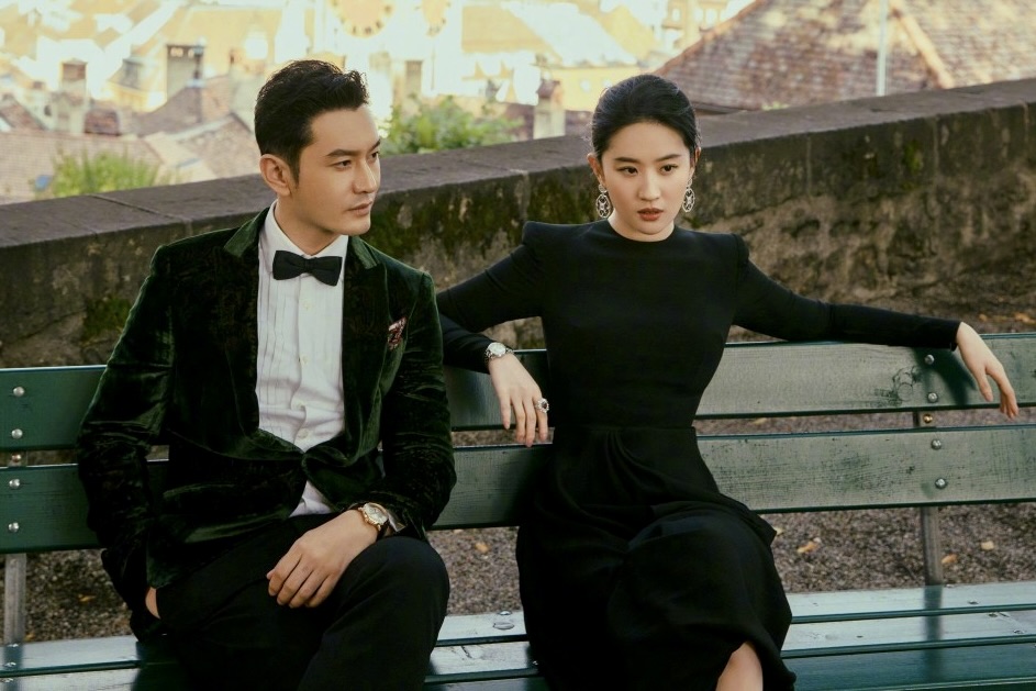 Rùng mình cảnh Lưu Diệc Phi bị thác nước cuốn trôi, 1 tài tử hạng A liều mình nhảy xuống cứu mạng- Ảnh 1.