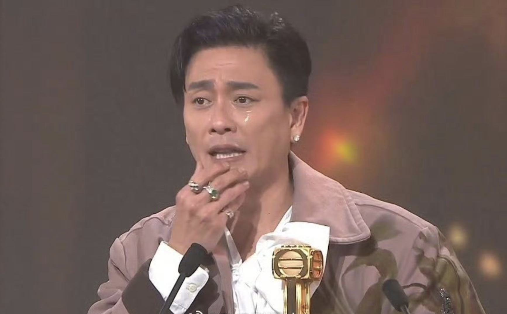 Cặp đôi hạnh phúc nhất đầu năm 2026: Ông hoàng bà chúa quyền lực, hoàn hảo tới độ ngôn tình cũng không dám viết- Ảnh 2.