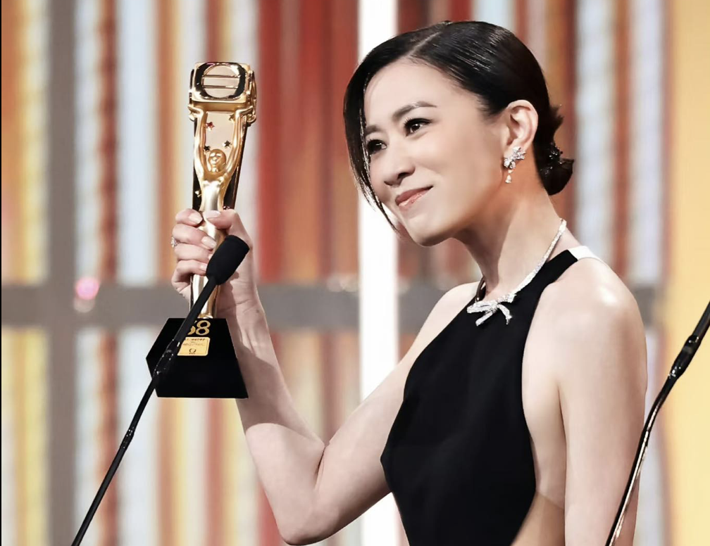 Cặp đôi hạnh phúc nhất đầu năm 2026: Ông hoàng bà chúa quyền lực, hoàn hảo tới độ ngôn tình cũng không dám viết- Ảnh 3.