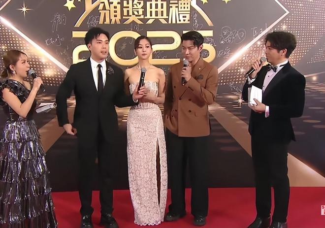 Thảm đỏ đi 1 lần