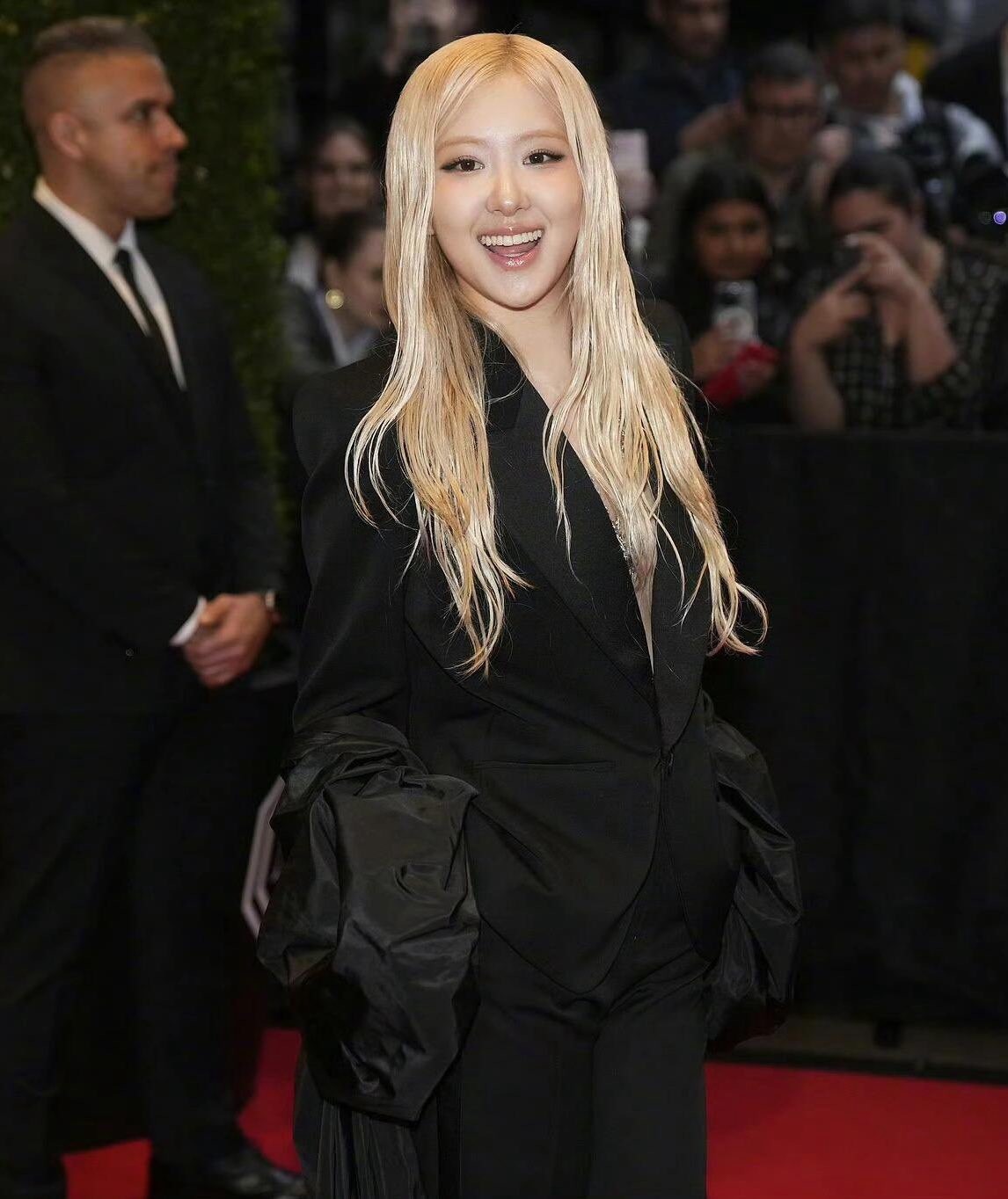 Rosé lộ dấu hiệu cực kỳ đáng ngại tại Grammy- Ảnh 6. Rosé lộ dấu hiệu cực kỳ đáng ngại tại Grammy- Ảnh 6.