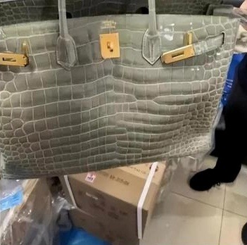 "Mỹ nhân phim giờ vàng" khóc lóc ngày đêm đòi ly hôn bằng được chồng đại gia vừa đi tù image 24 1764312789377957070388 1765786248981192428620 1765790821486 17657908218471236167938