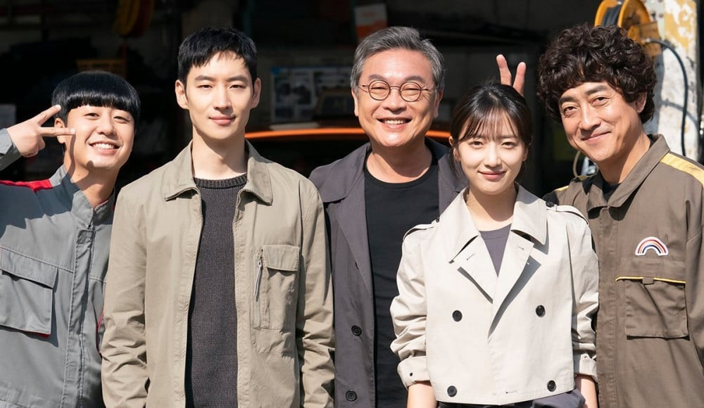 Xem phim Hàn này 1000 lần vẫn phải hét lên vì quá hay: Nam chính nhạc nào cũng nhảy, già trẻ gái trai ai cũng mê- Ảnh 1. Xem phim Hàn này 1000 lần vẫn phải hét lên vì quá hay: Nam chính nhạc nào cũng nhảy, già trẻ gái trai ai cũng mê- Ảnh 1.