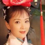 Nhan sắc giả dối của mỹ nhân đẹp nhất Hoàn Châu Cách Cách image 44 022232 1767661708874 17676617093362099755719 355 0 852 950 crop 1767661780466449144153jpg