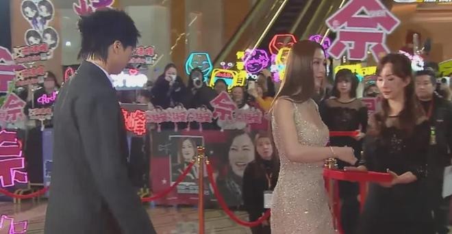 Thảm đỏ đi 1 lần