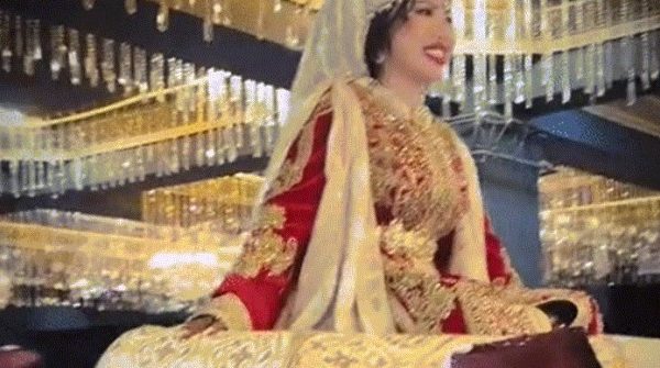 Cô gái Thái Nguyên lấy chồng châu Phi, đám cưới xa hoa với 5 rương sính lễ image dai dien gifau phi dam cuoi xa hoa voi 5 ruong sinh le 702 1767945509 78 width740height495 gif2mp4 auto cropjpg