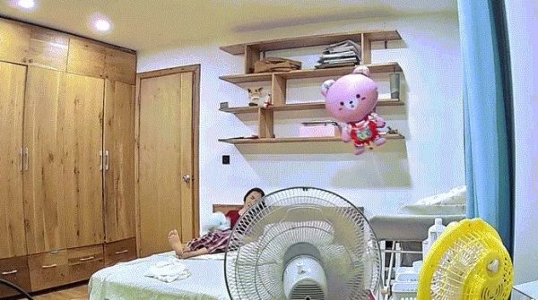 Bé sơ sinh rơi từ trên giường xuống do giúp việc ngủ quên image dai dien gifbesosinhbinga 1772518488 152 width740height495 gif2mp4 auto cropjpg