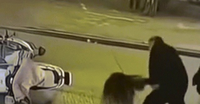 Thiếu nữ bị cặp vợ chồng hành hung bằng gạch sau va chạm giao thông image dai dien gifbidanhtrenpho 1771896486 461 width740height495 gif2mp4 auto cropjpg 1