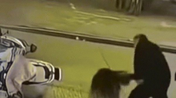 Thiếu nữ bị cặp vợ chồng hành hung bằng gạch sau va chạm giao thông image dai dien gifbidanhtrenpho 1771896486 461 width740height495 gif2mp4 auto cropjpg