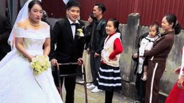 Đám cưới ấm áp của cặp đôi Hà Nội sau hành trình nhiều thử thách image dai dien gifdoi ha noi sau hanh trinh nhieu thu thach 1644 1767533850 235 width740height495 gif2mp4 auto cropjpg