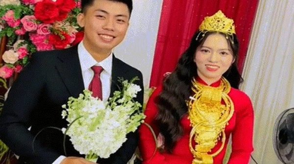 Cô dâu Đồng Tháp đội vương miện vàng, nhận gần 30 cây vàng trong đám cưới image dai dien gifedia 001 bb166f782d22b11376acb609aa95c8ab 1488 1768203628 9 width740height495 gif2mp4 auto cropjpg