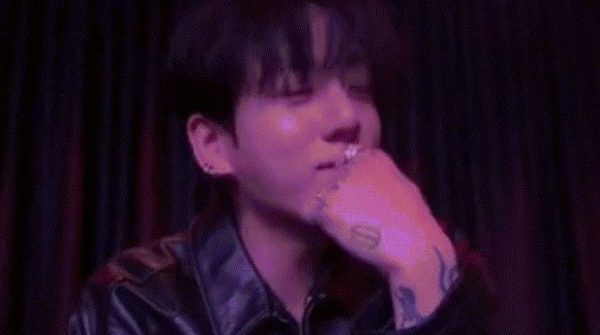 Nam ca sĩ 29 tuổi gây tranh cãi vì livestream uống rượu, văng tục trên sóng image dai dien gifi livestream uong ruou vang tuc tren song 1256 1772095123 980 width740height495 gif2mp4 auto cropjpg