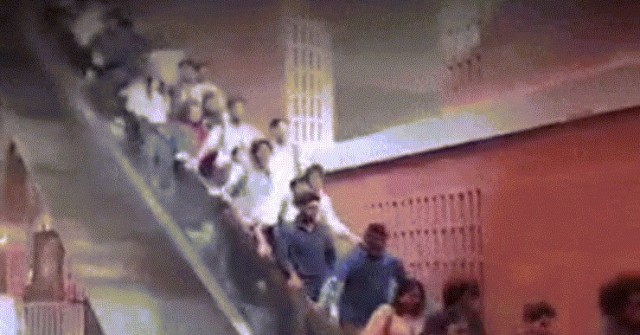 Video thang cuốn tăng tốc như tàu lượn ở đại học Bangladesh, sinh viên “hú hồn” image dai dien gifsvhethon 1766046255 434 width740height495 gif2mp4 auto cropjpg 1