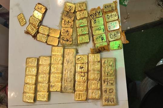 Đột kích hàng loạt kho hàng vận tải, tịch thu 29 kg vàng xếp đống trị giá 140 tỷ đồng và 8,7 tỷ tiền mặt có dấu hiệu lạ- Ảnh 1.