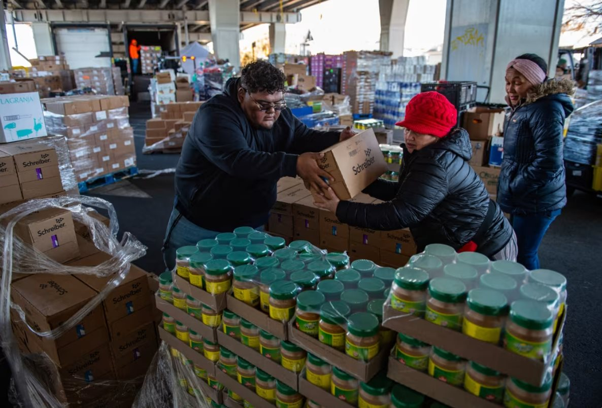 Buồn của nền kinh tế lớn nhất thế giới: Người kiếm nhiều tiền vẫn thấy nghèo, chật vật cả với chi phí trông trẻ, vì đâu?- Ảnh 1.