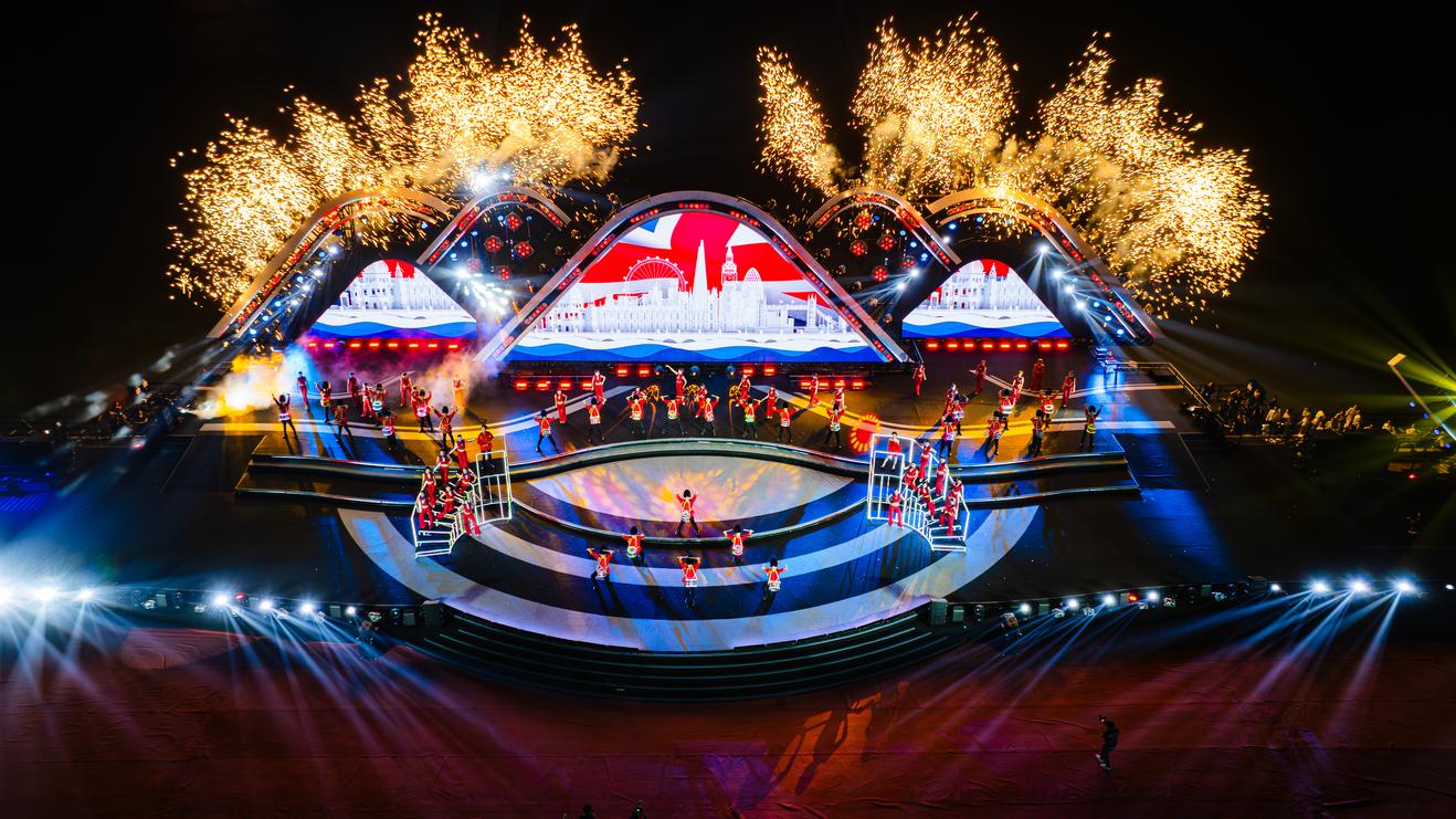 Sân khấu nghệ thuật hoành tráng của Lễ hội pháo hoa quốc tế Đà Nẵng 2025 được dàn dựng bởi Sun Group. (Ảnh: Ánh Dương)