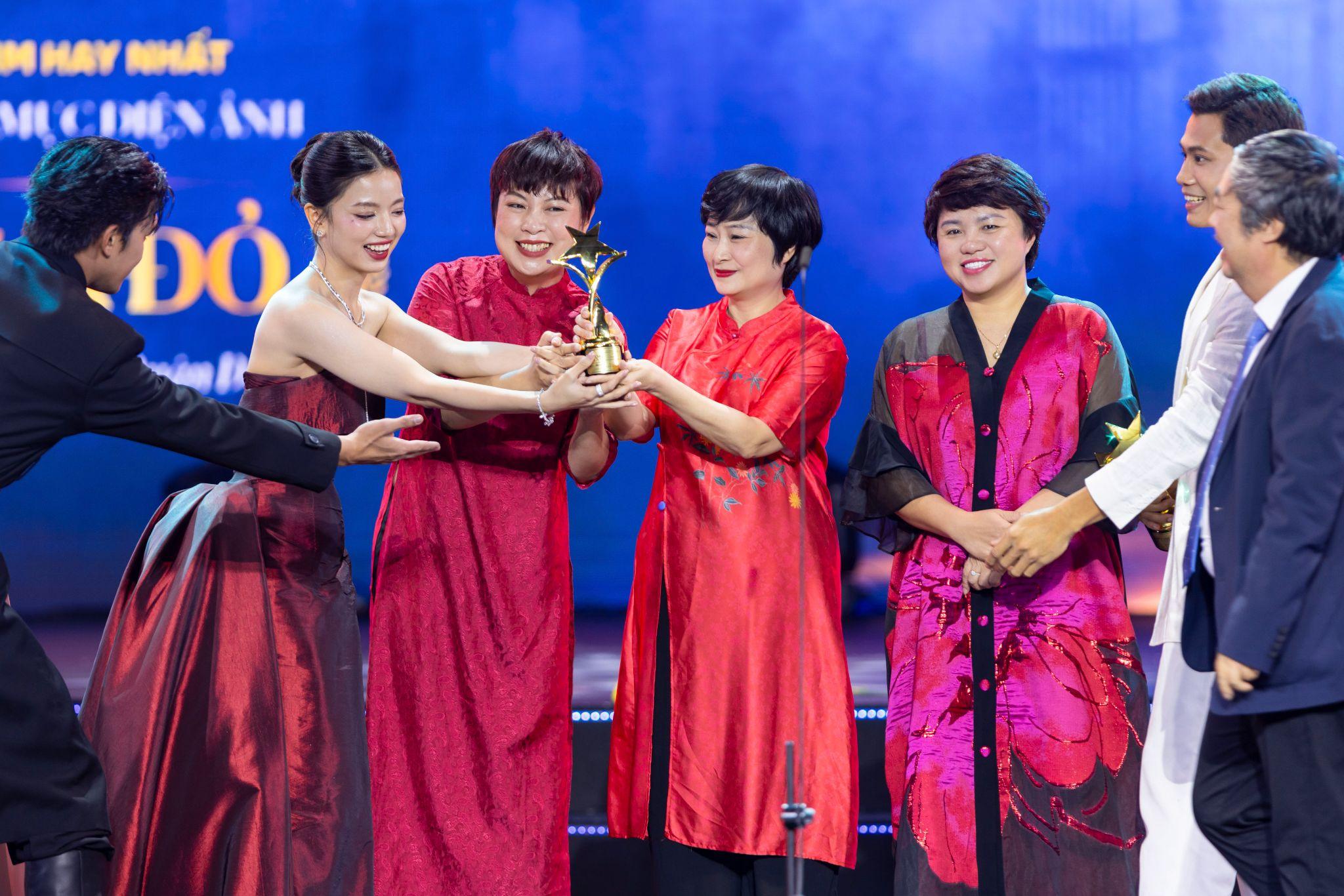 Ngôi Sao Xanh 2025: 33 chiếc cúp vàng vinh danh xứng tầm cho những cống hiến nghệ thuật - 2