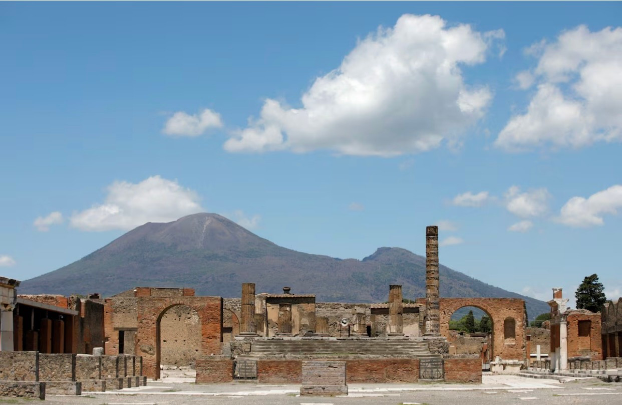 Bí ẩn thư tình trên bức tường cổ bị chôn vùi nhiều thế kỷ- Ảnh 2.