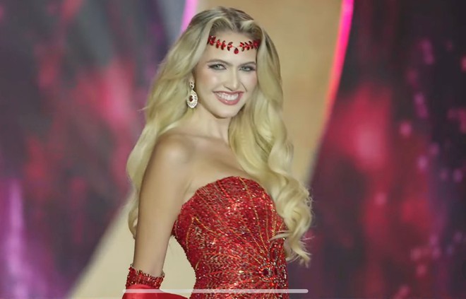 Mai Ngô dùng chiêu khi diễn áo tắm ở bán kết Miss Charm- Ảnh 9.