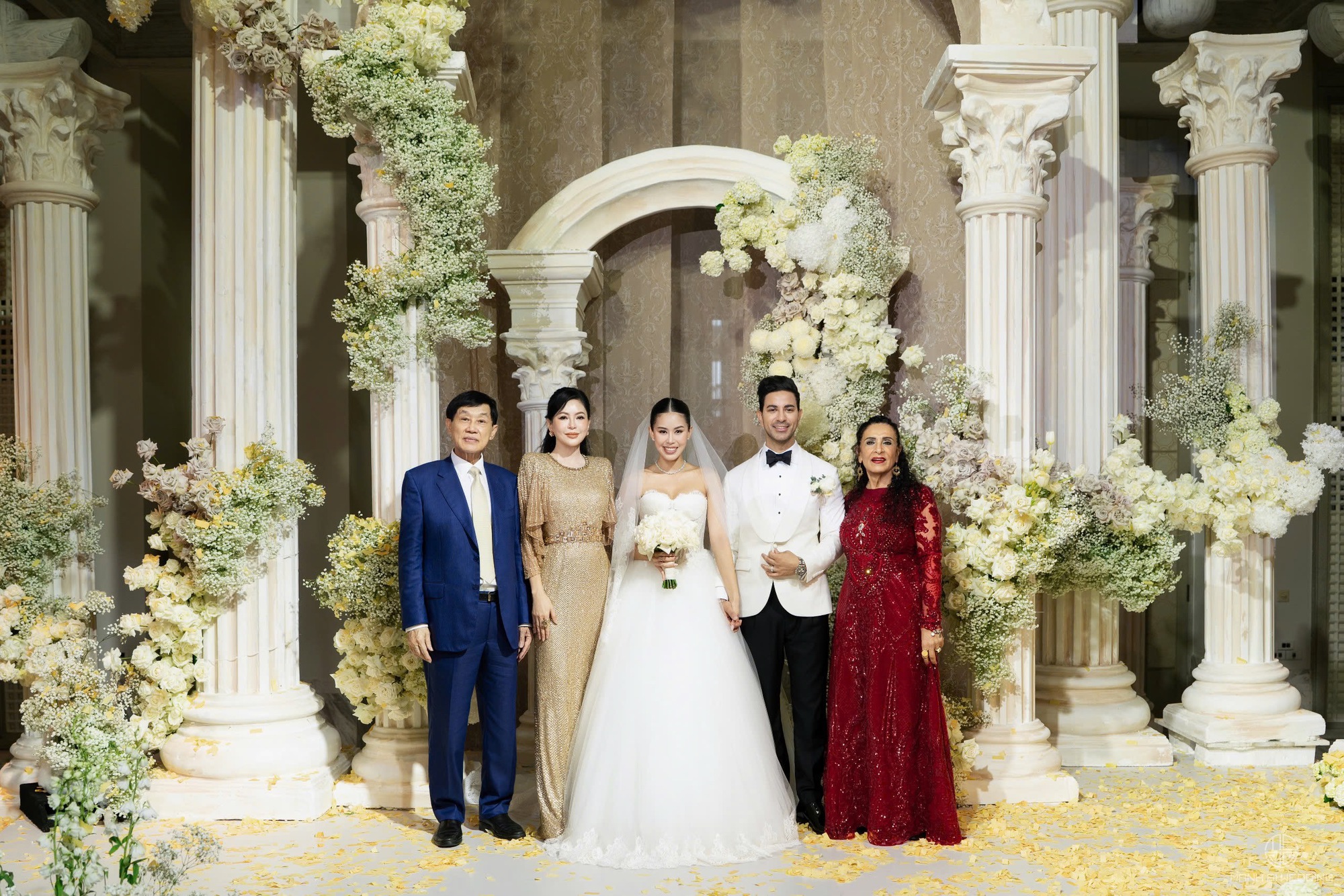 Tiên Nguyễn bất ngờ bị