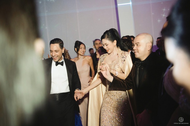 Điều phu nhân tỷ phú Johnathan Hạnh Nguyễn chỉ làm trong đám cưới ái nữ, 2 con dâu không có đặc quyền này!- Ảnh 4.