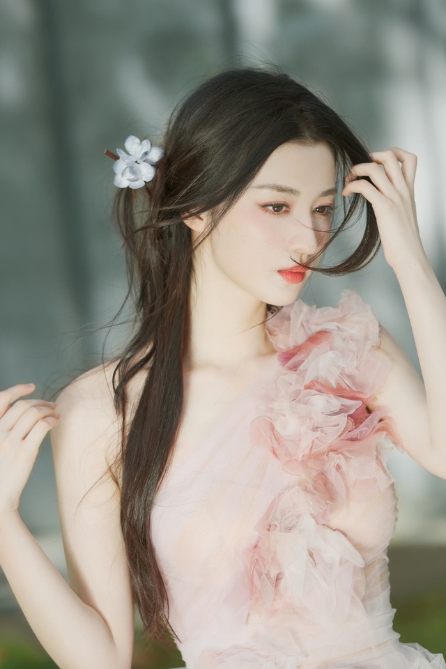 "Tiểu Lưu Diệc Phi" hút hồn khán giả bởi vẻ đẹp vừa thuần khiết vừa quyến rũ img1400 1717491001097329666342 1770869703289 17708697035921572813596