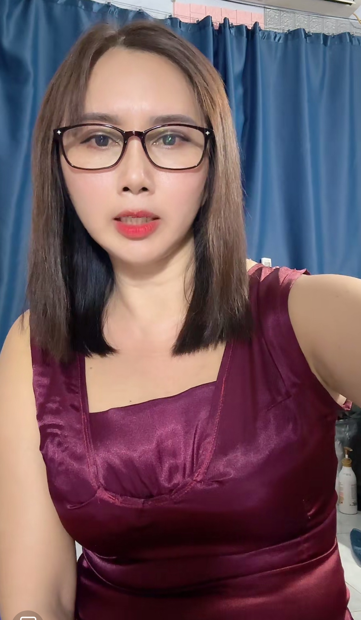 Mẹ Thuỳ Tiên bất ngờ mở livestream, chuyện gì đây?- Ảnh 1. Mẹ Thuỳ Tiên bất ngờ mở livestream, chuyện gì đây?- Ảnh 1.