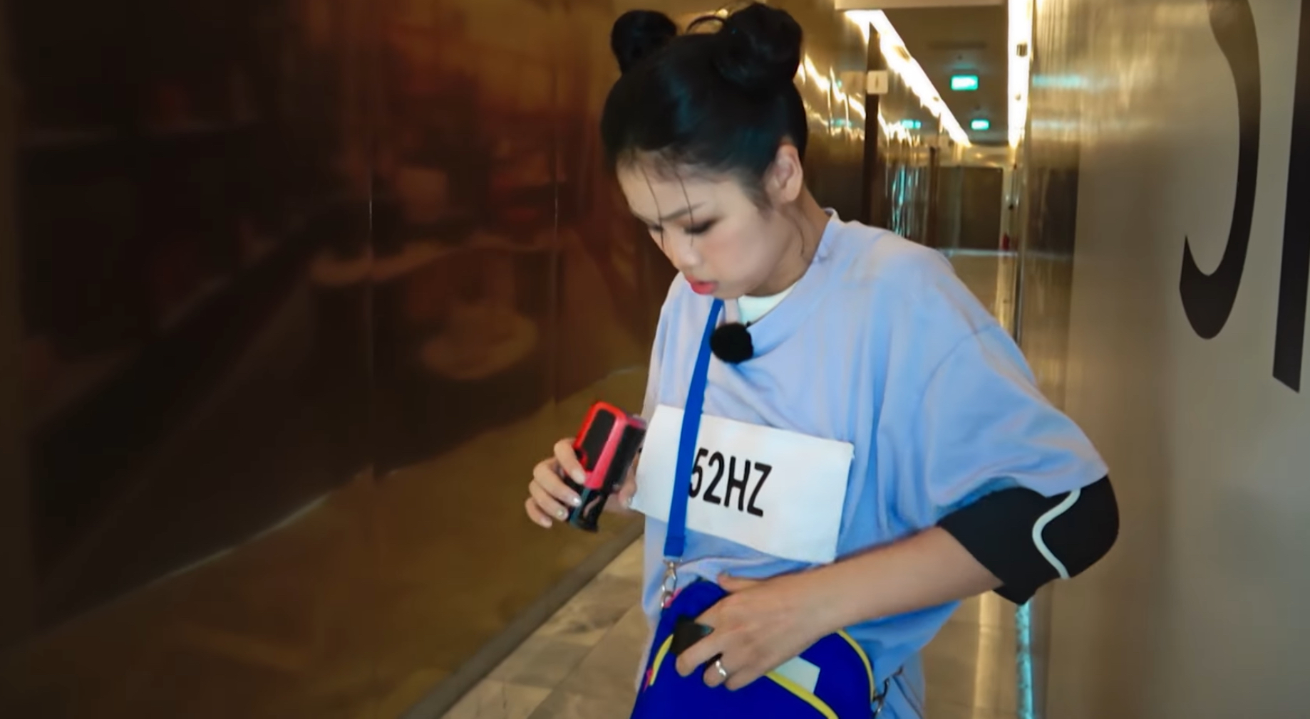 52Hz dán bảng tên ở vùng nhạy cảm tại Running Man Việt, bị nói