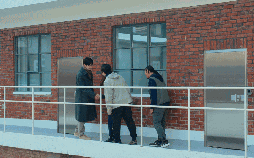 Ra mà xem diễn viên Việt đóng phim cùng Kim Seon Ho, khoe ảnh nét căng với Go Youn Jung mà ghen nổ mắt