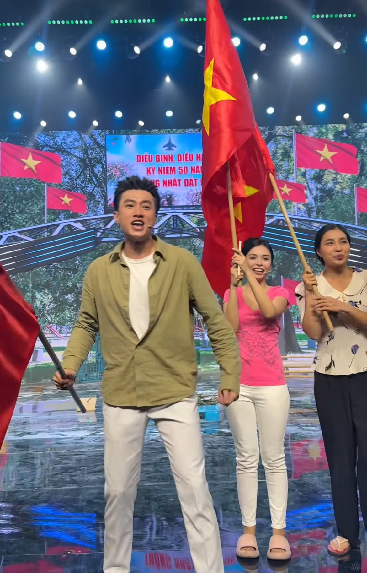 Trấn Thành, Hoà Minzy và dàn sao Việt vỡ oà trước chiến thắng của U23 Việt Nam- Ảnh 8.