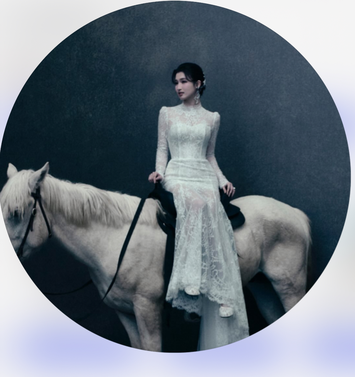 Á hậu Phương Nhi và Minh Hoàng có chia sẻ đầu tiên, hé lộ ảnh cưới quá sang xịn!- Ảnh 1.