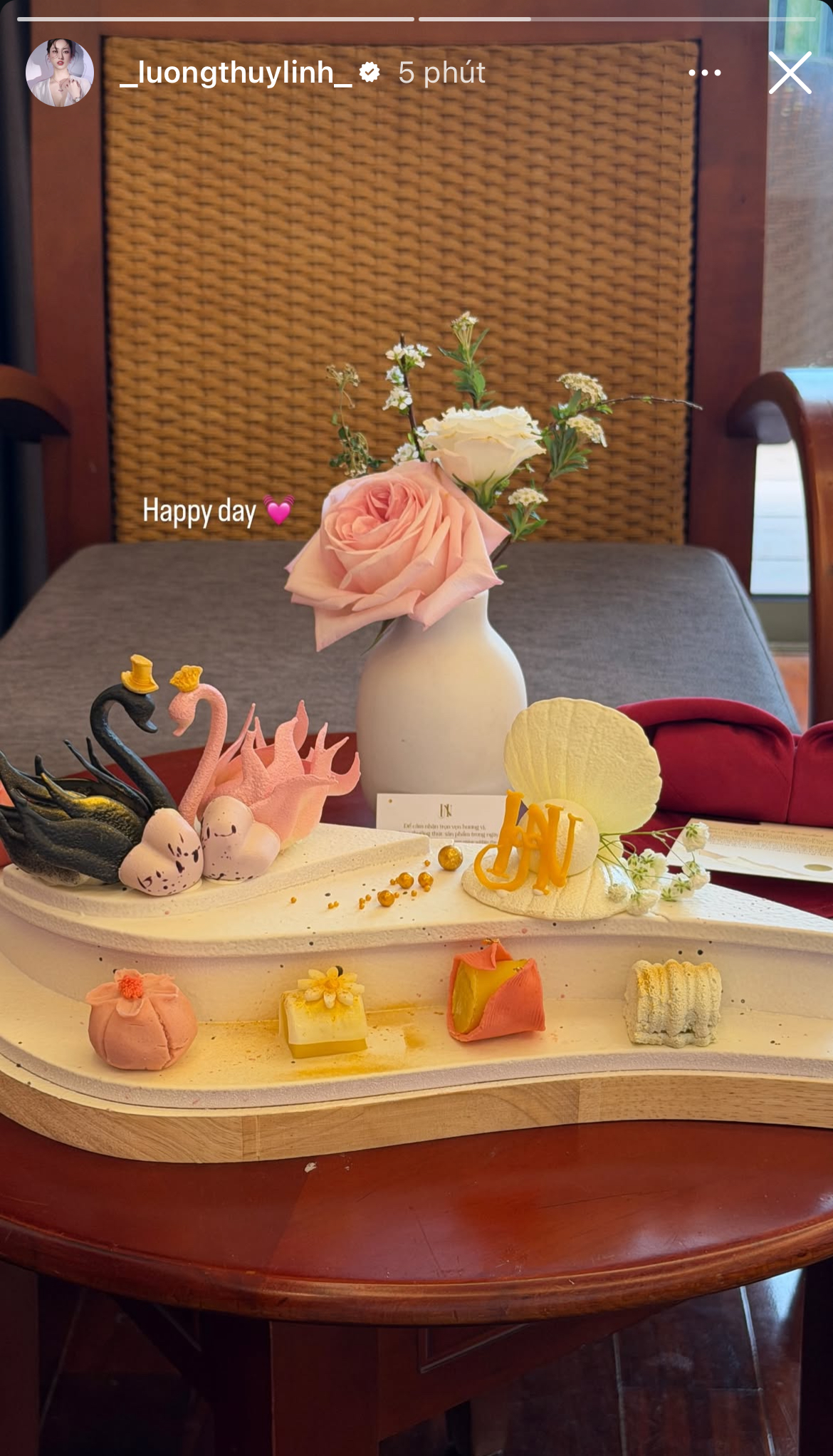 Đang diễn ra đám cưới Phương Nhi và thiếu gia Minh Hoàng: Hoa hậu Lương Thuỳ Linh đã có mặt, hé lộ những hình ảnh đầu tiên- Ảnh 1. Đang diễn ra đám cưới Phương Nhi và thiếu gia Minh Hoàng: Hoa hậu Lương Thuỳ Linh đã có mặt, hé lộ những hình ảnh đầu tiên- Ảnh 1.