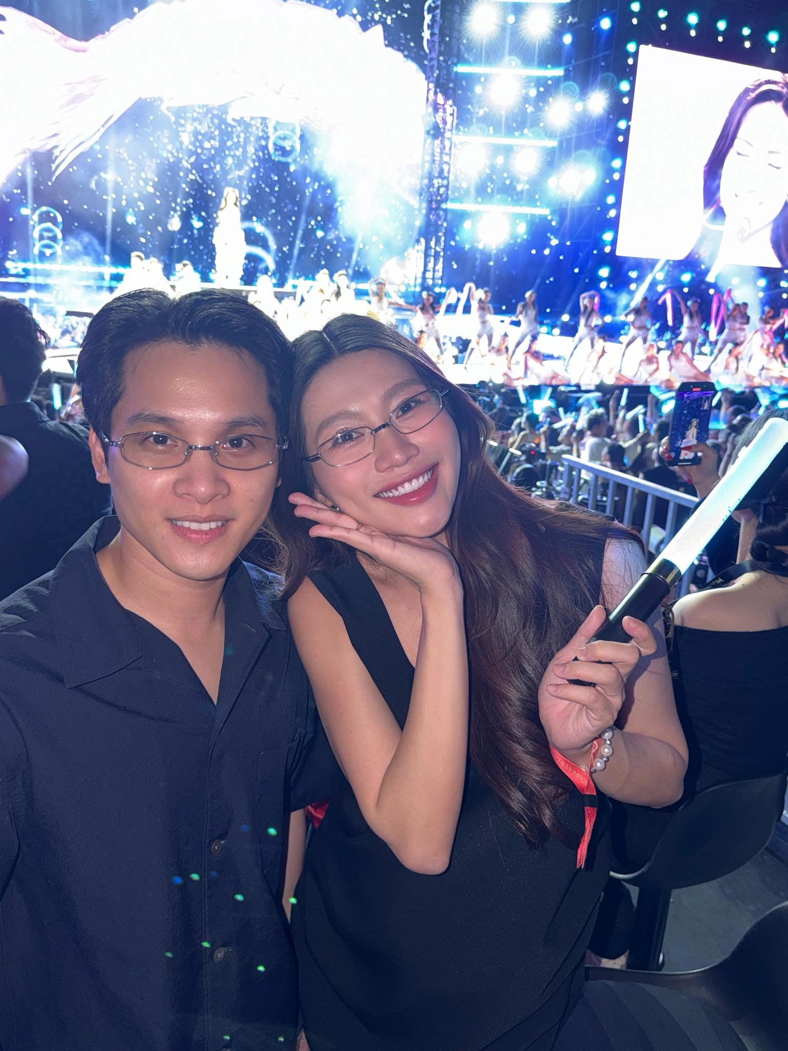 Dàn sao tại fan concert Hòa Minzy: Thúy Ngân khác lạ, Trường Giang tự tay làm 1 việc trong hậu trường- Ảnh 3.