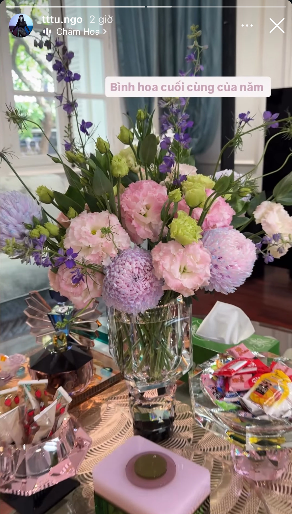 Đường đua dâu hào môn Vbiz ngày 29 Tết: Tăng Thanh Hà khoe mâm cúng tôm hùm, Lan Khuê và hội mỹ nhân thi nhau flex nhà cửa ngập hoa- Ảnh 10.