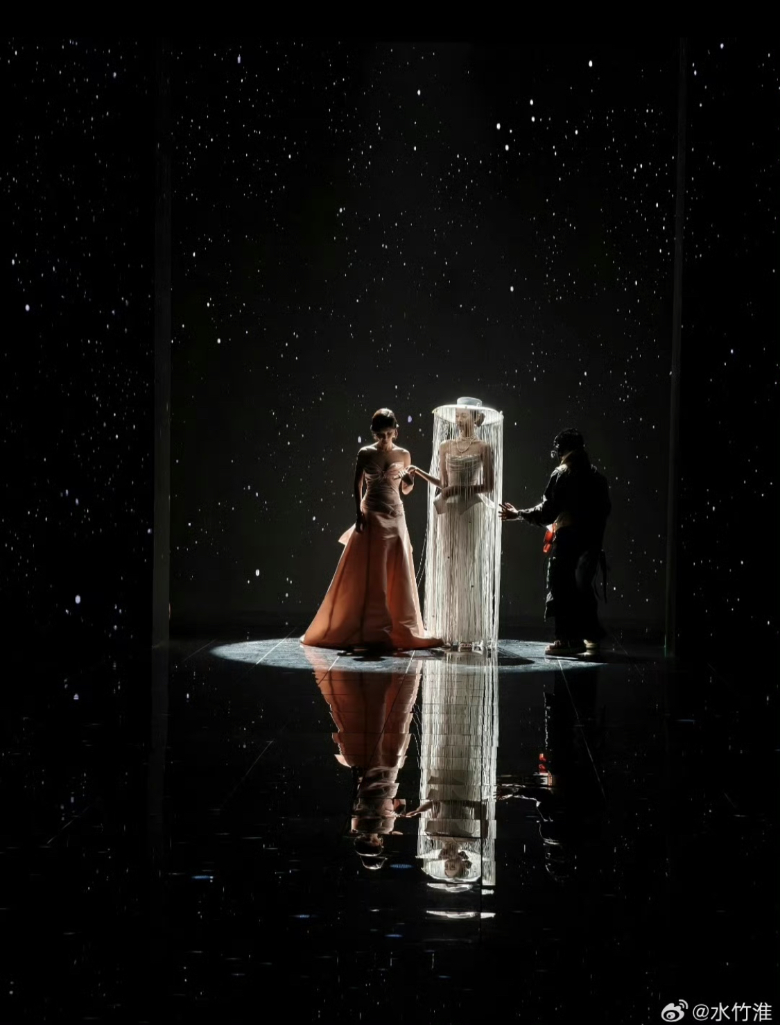 Đại chiến visual hot nhất Đêm hội Weibo: 2 tiểu thư hào môn chung khung hình, khí chất bùng nổ đốt cháy thảm đỏ- Ảnh 5.