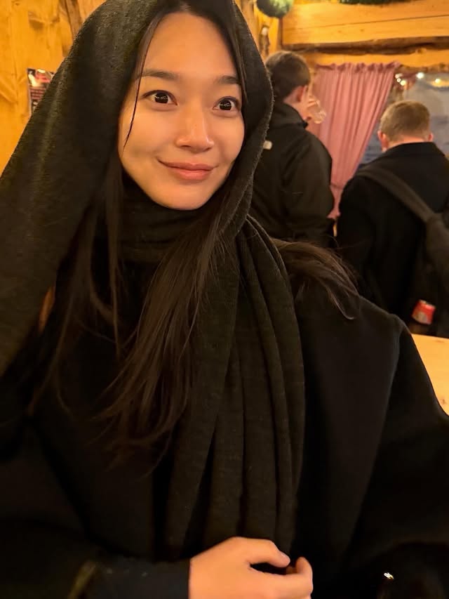 Cách Kim Woo Bin đối xử với cô dâu mới Shin Min Ah- Ảnh 4.