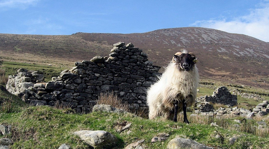 Những bí ẩn kinh hoàng về các ngôi làng biến mất không một dấu vết từ hồ Anjikuni tại Canada đến Kuldhara Ấn Độ- Ảnh 4.