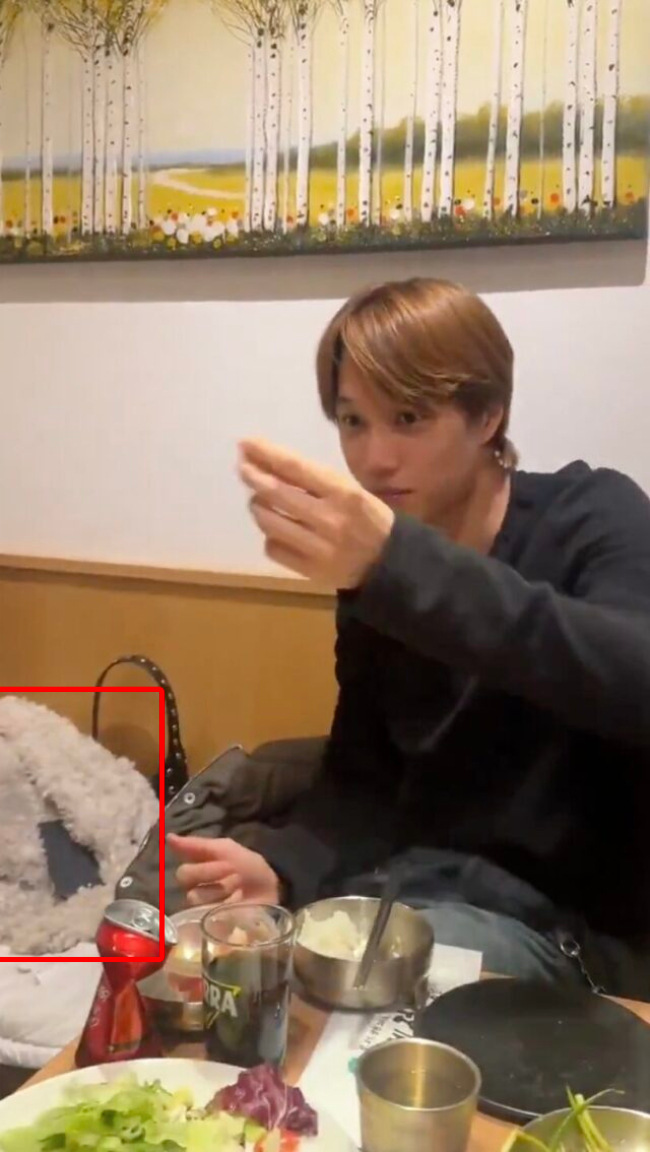 Chấn động mùng 3 Tết: Jennie (BLACKPINK) hẹn hò với ngoại lệ của showbiz, chi tiết “nửa kín nửa hở” đã nói lên tất cả?- Ảnh 1.