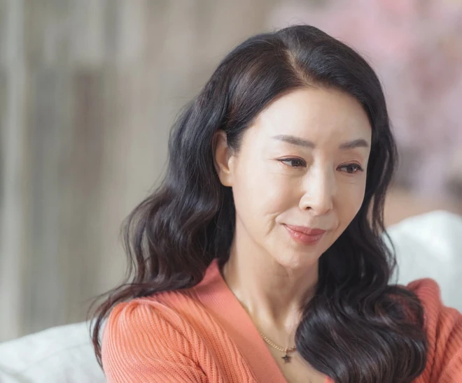 Cặp đôi diễn viên ly hôn bỗng tái hợp ở nơi không ngờ sau 10 năm, đàng gái sượng người thấy chồng cũ âu yếm người khác- Ảnh 2.