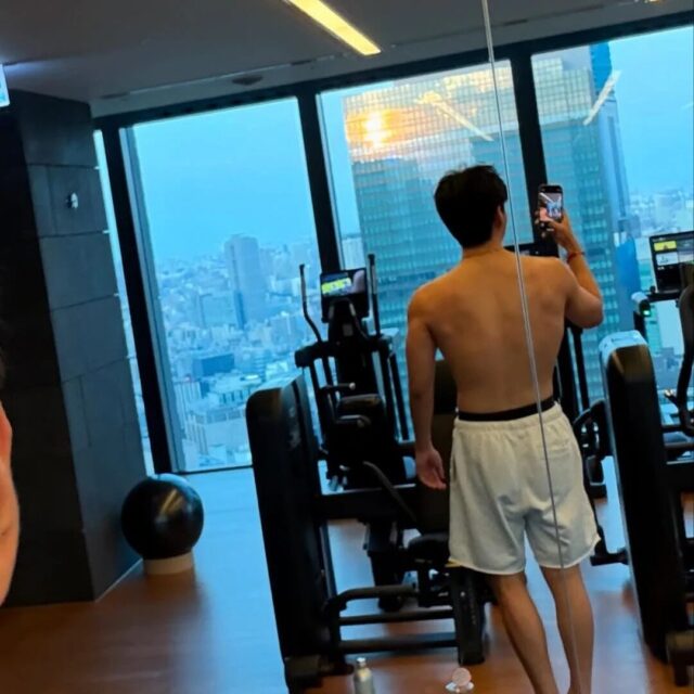 Loạt khoảnh khắc nóng bỏng khiến Jennie (BLACKPINK) dính tin yêu nam thần đẹp nhất thế giới- Ảnh 2. Loạt khoảnh khắc nóng bỏng khiến Jennie (BLACKPINK) dính tin yêu nam thần đẹp nhất thế giới- Ảnh 2.