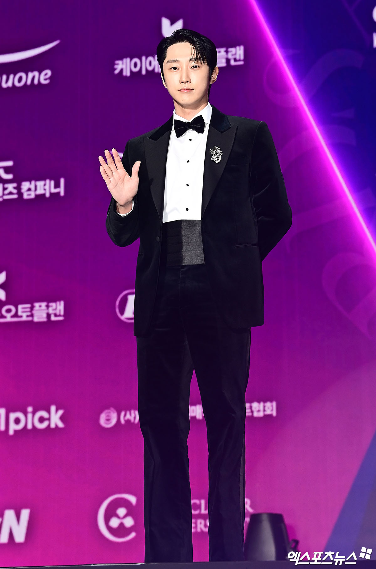 Siêu thảm tím APAN Star Awards 2025: IU hóa “nữ thần mùa xuân”, 2 bạn trai màn ảnh của Yoona đụng độ- Ảnh 24.