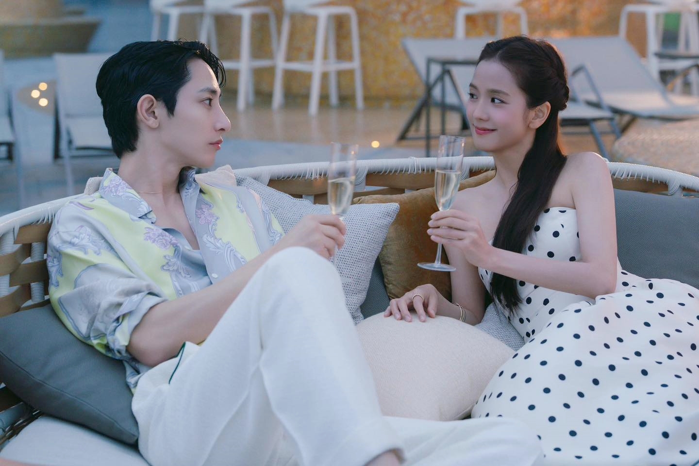 Nữ thần ngôn tình đẹp nhất Hàn Quốc đây rồi: 31 tuổi mà như mới 16, đóng 1 phim diện tận 250 bộ đồ- Ảnh 4.