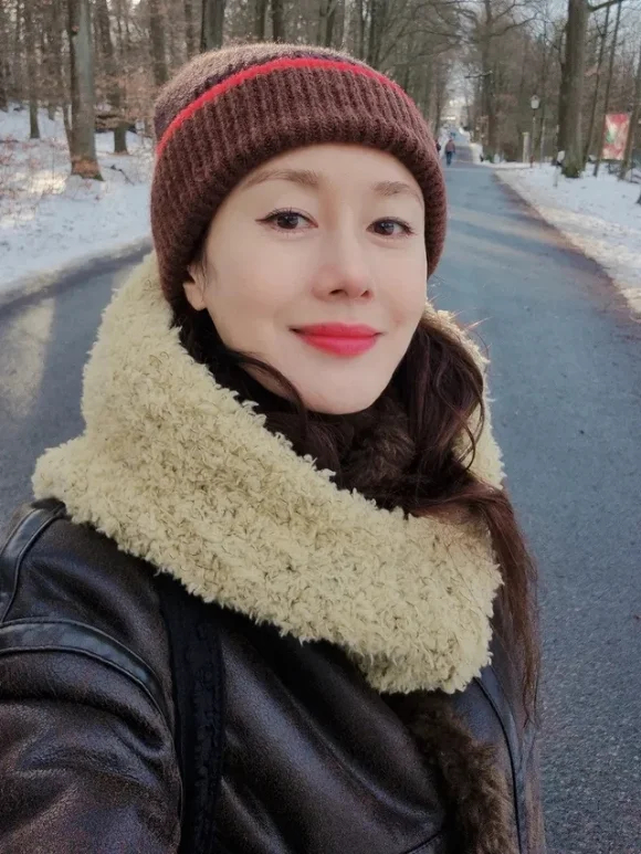 Không tin đây là Jisoo sau khi bị tẩy chay triệt để ở Hàn Quốc- Ảnh 3. Không tin đây là Jisoo sau khi bị tẩy chay triệt để ở Hàn Quốc- Ảnh 3.