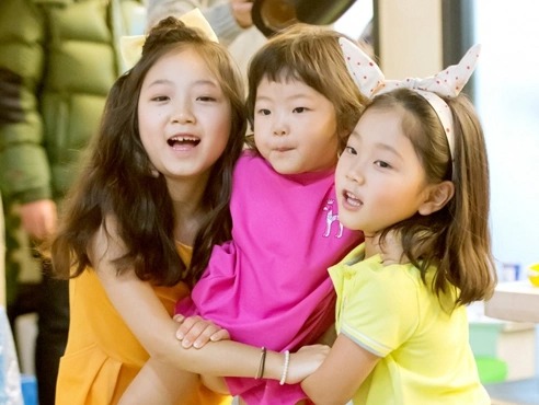 Chị em sao nhí Bố Ơi Mình Đi Đâu Thế