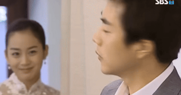 Con trai Kwon Sang Woo vừa đẹp vừa cao, được gái lạ chặn đường xin số theo đuổi quyết liệt k 1 17693048382991439531379 44 0 463 800 crop 1769304887284401971767gifpng