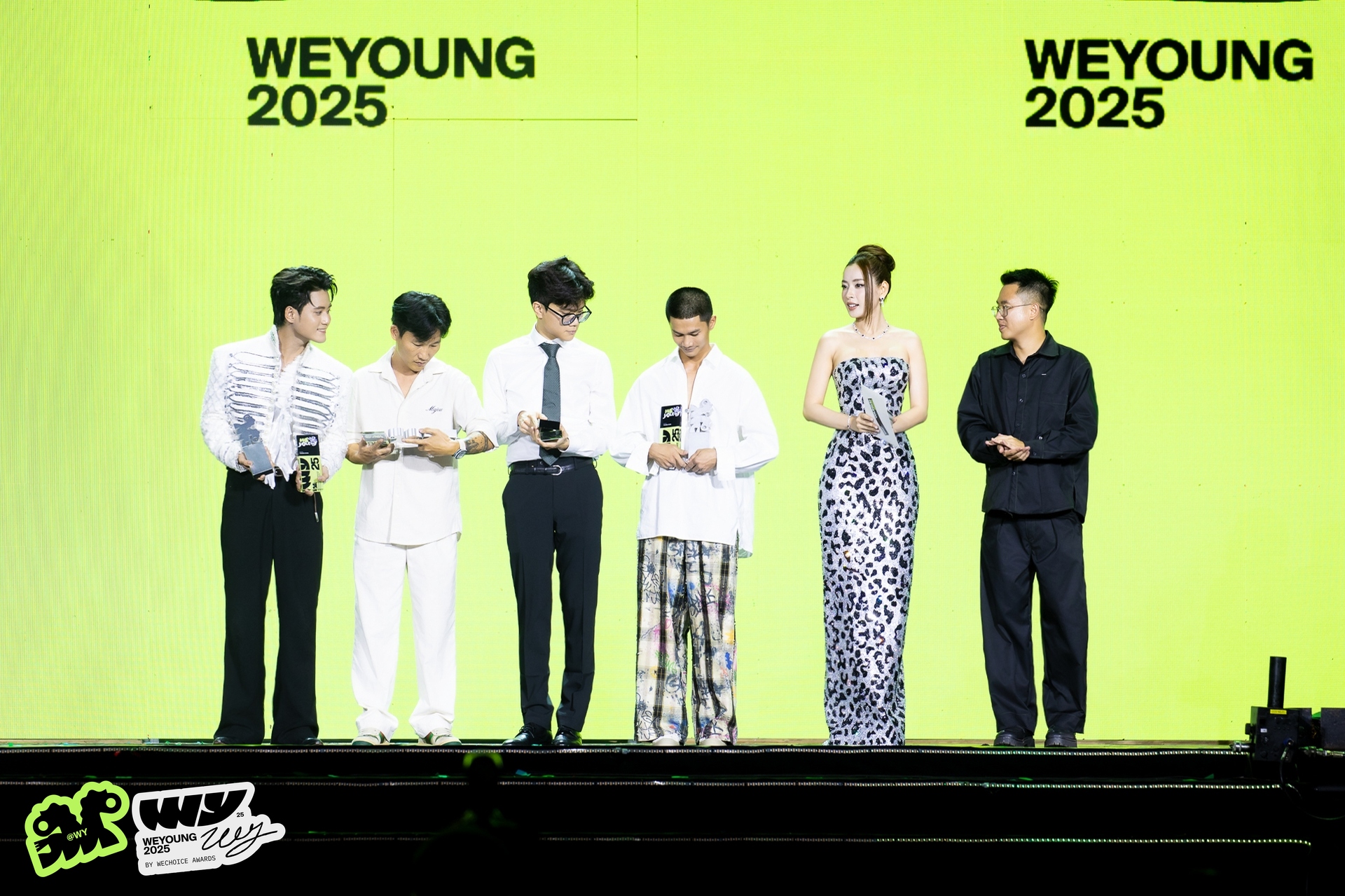 Chỉ có 1 từ nói về Chi Pu tối qua!- Ảnh 5. Chỉ có 1 từ nói về Chi Pu tối qua!- Ảnh 5.