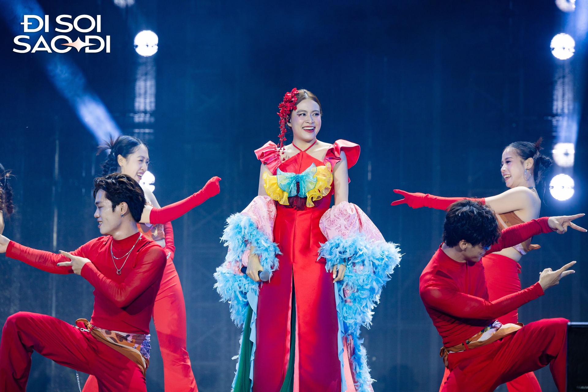 Bắt cận visual Hoàng Thùy Linh qua camera thường, 1 chi tiết trên gương mặt gây chú ý- Ảnh 2.