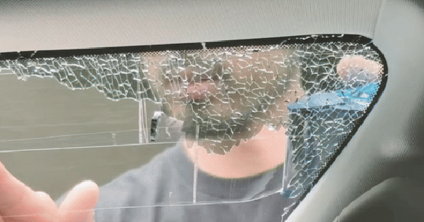 Nữ ca sĩ hạng A bị cướp tấn công đập vỡ cửa kính ô tô, tình trạng hiện tại ra sao? kahi 17667327378951278814002 5 0 290 544 crop 17667327743201584507615gifpng