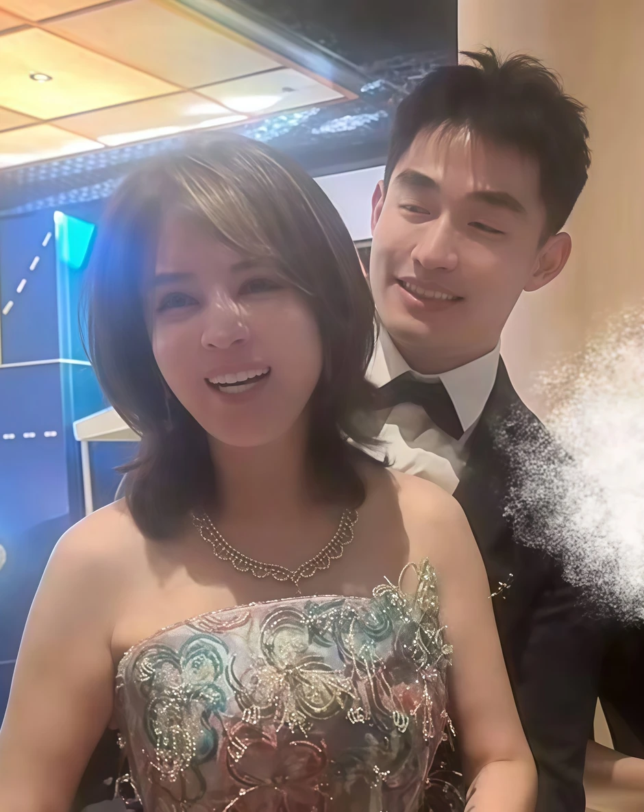 “Bà hoàng thẩm mỹ viện” U60 vung 200 tỷ trong 3 tháng cho tình trẻ 25 tuổi